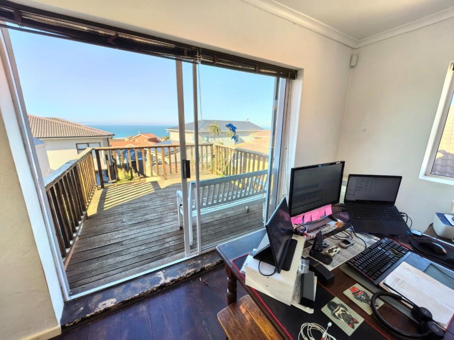 3 Bedroom Property for Sale in Wavecrest Eastern Cape